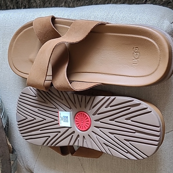 NWT Ugg Sandals - Picture 2 of 2